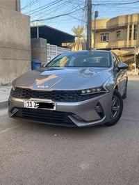 للبيع k5 2022 خليجي رقم بغداد الجديد باسمي ماشية 64 الف كيلو السيارة ص...