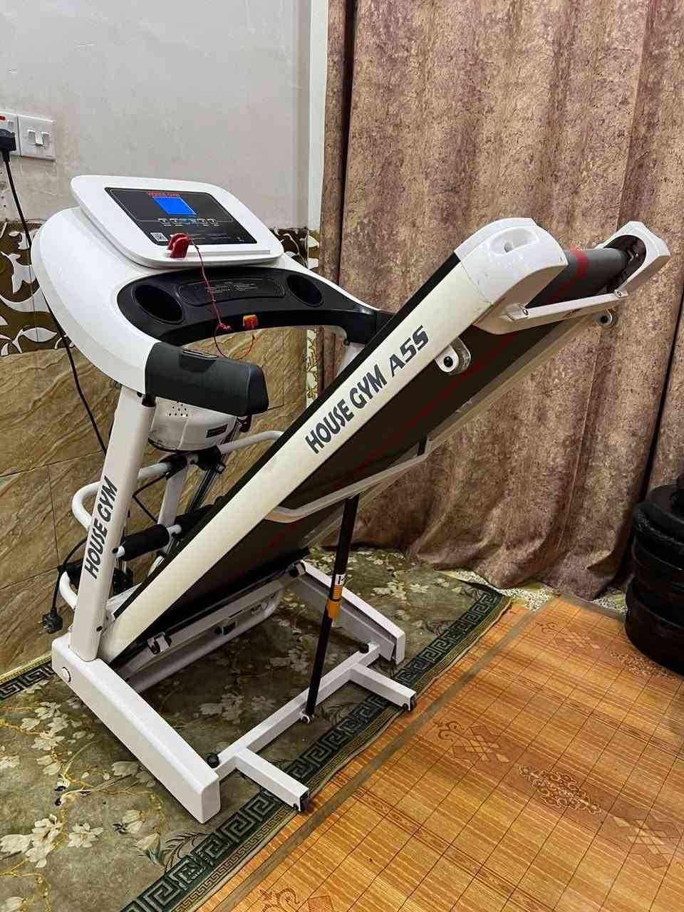 جهاز جري اخو الجديد تم تنصيبه ولم يستخدم ماركة معروفة هاوس جيم دبل ماطور نظام جبلي يتحمل وزن لغاية ١٥٥ كغم  مع حزام لشد الترهلات والدهون السعر ٣٠٠ ألف للطلب والاستفسار على الرقم *********** أو زيارة المحل في حي الإعلام شارع البدالة معرض السندباد
