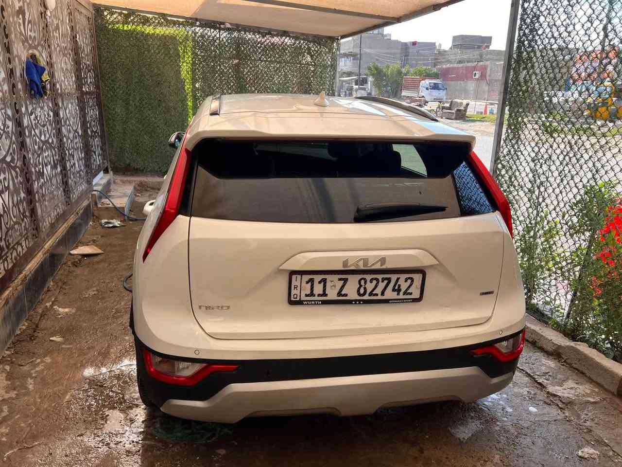 كيا نيرو موديل 25 سياره هابيرد حالت البطاريات كلش ممتازه فول مواصفات عده الفتحه تتفئه كشنات  وستيرن حساسات  كامره اماميه سياقه ذاتيه لايت LED عدسات ثنين مع الاشارات كامرة خلفيع سيارة حلوة ومرتبه صور الحادث موجود بالمنشور. وارد امريكي السيارة بعد بيه هواي مواصفات 
ماشيه 70 الف ✅
الاستفسار (***********)
السعر 168 وبيه مجالل✅

ماكوو بهيج سعر ونظافه 

مكان السيارة بغداد (حي العدل )
(168)✅
