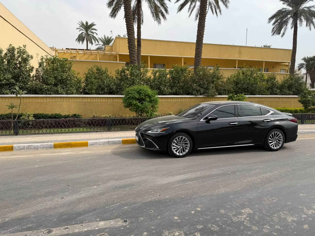 لكزس ES350 بلاتينيوم • ٢٠٢٤ • رقم بغداد