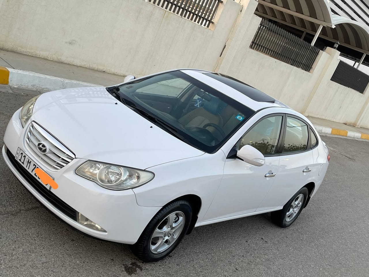 النترا موديل 2011 محرك2000 رقم بغداد فول مواصفات لون ابيض ثلجي  كير ومحرك وحداديه مكفوله والبدي سياره هم مكفول من  صبغ و سياره ماشيه 117 كيلو سياره بسمي شخصأ وسياره مال بيت العلم مامتعوبه وسعره 109 وبيه مجال جدأ قليل ولعلم هذه سونار من اخذت سياره كدامك تكد منه يله تتصل وبد ماصار اي شي بيه بعد ابد للاتصال ***********
