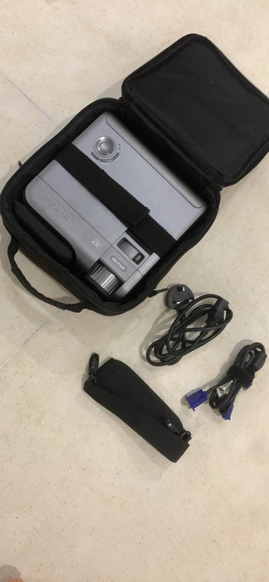 📣 Acer Original DLP Projector (XD1270D) 📣
پرۆژێکتۆری ئۆرجیناڵی Acer (دەستی دووی ئەوروپی - زۆر خاوێن)
زۆر گونجاو و باشە بۆ ئۆفیس، هۆڵی کۆبوونەوە، قوتابخانە و پەیمانگاکان، و هەروەها بۆ شوێنی تر و سەیرکردنی فیلم لە ماڵەوە.  
✨ مواسەفات:
 مارکە: Acer (Model: XD1270D / DNX0503)  
 گڵۆپ: PHILIPS UHP 200W  
 دەرچەکان: VGA In/Out, DVI, S-Video, Audio In, USB  
 ملحەقات: جانتا و بەندکی ئۆرجیناڵ، کێبڵی کارەبا، کێبڵی VGA، قاپی پاراستنی عەدەسە  
📍 نیشانی: هەولێر
🚚 گەیاندن: گەیاندنمان هەیە بۆ سەرجەم شارەکان
بروجيكتور أصلي من شركة Acer (مستعمل أوروبي - نظيف جداً)
ممتاز ومناسب جداً للمكاتب، قاعات الاجتماعات، المدارس، وللاستخدام المنزلي.  
✨ المواصفات:
 الماركة: Acer (الموديل: XD1270D / DNX0503)  
 المصباح: PHILIPS UHP 200W  
 المنافذ: VGA In/Out, DVI, S-Video, Audio In, USB  
 الملحقات: الحقيبة الأصلية مع الحزام، كابل الكهرباء، كابل VGA، وغطاء العدسة  
📍 العنوان: اربيل
🚚 التوصيل: متوفر التوصيل لجميع المحافظات
Original Acer DLP Projector (European Stock - Excellent Condition)
Great choice for offices, meeting rooms, schools, and home use.  
✨ Specifications:
 Brand: Acer (Model: XD1270D / DNX0503)  
 Lamp: PHILIPS UHP 200W  
 Ports: VGA In/Out, DVI, S-Video, Audio In, USB  
 Includes: Original Acer Bag with Strap, Power Cable, VGA Cable, and Lens Cap  
📍 Location: Erbil
🚚 Delivery: Delivery available to all citie أربيل, العراق
