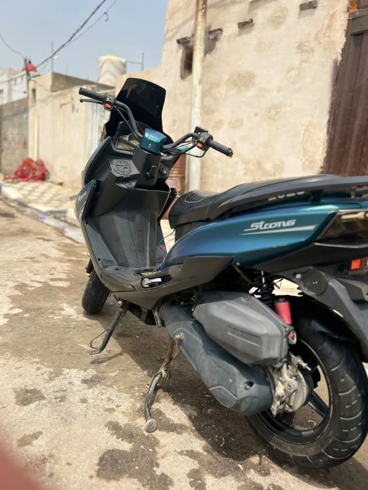 دراجه سترونك جاهزه من كلشي سعر 300 وبيه مجال للشاري كلشي شغال بيه مكينتهه مفتوحه رقمي ***********
