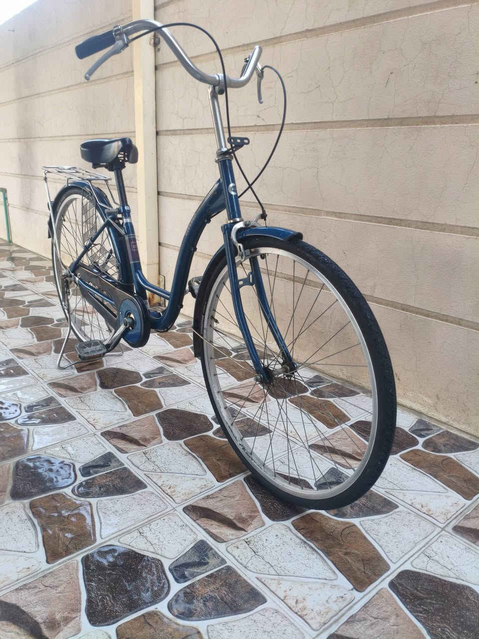 🚲 بايسكل ياباني🇯🇵 الحجم26
✅ جاهز للاستخدام
✅ جوب + تاير خلفي جديد
✅ بريك أمامي وخلفي
✅ سرج جاهز
✅ ستاند خلفي 
✅صينية زنجيل 

🔴استخدام قليل جداً جداً 

💰 السعر: 95 ألف وبي مجال للشراي
📍 العنوان: منطقة الحساوية
📞 للاستفسار: ***********
