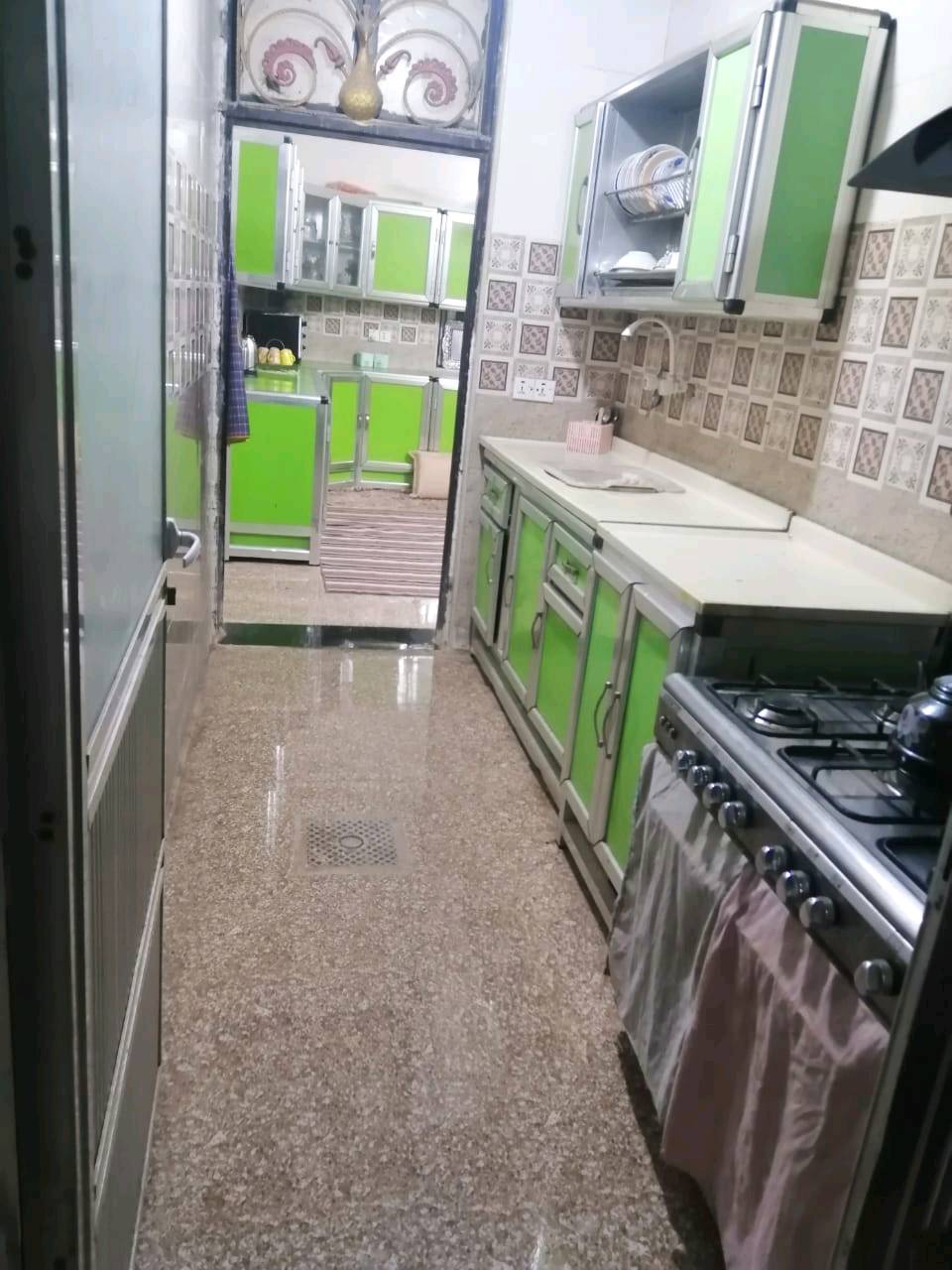 بيت للبيع..  حي الزهراء 
شارع الجمعيه يتكون ٣ غرف نوم مطبخ حار وبارد ومخزن صحيات فوك وجوه صاله واستقبال وهول مساحه ٢٠٠م ركن
السعر ٩٥ وبي مجال
الاستفسار اكثر ***********