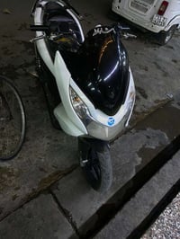 دراجه Pcx ياباني جيل اول الدراجه خير من الله تجوه رياضي واقيات رياضي ص...