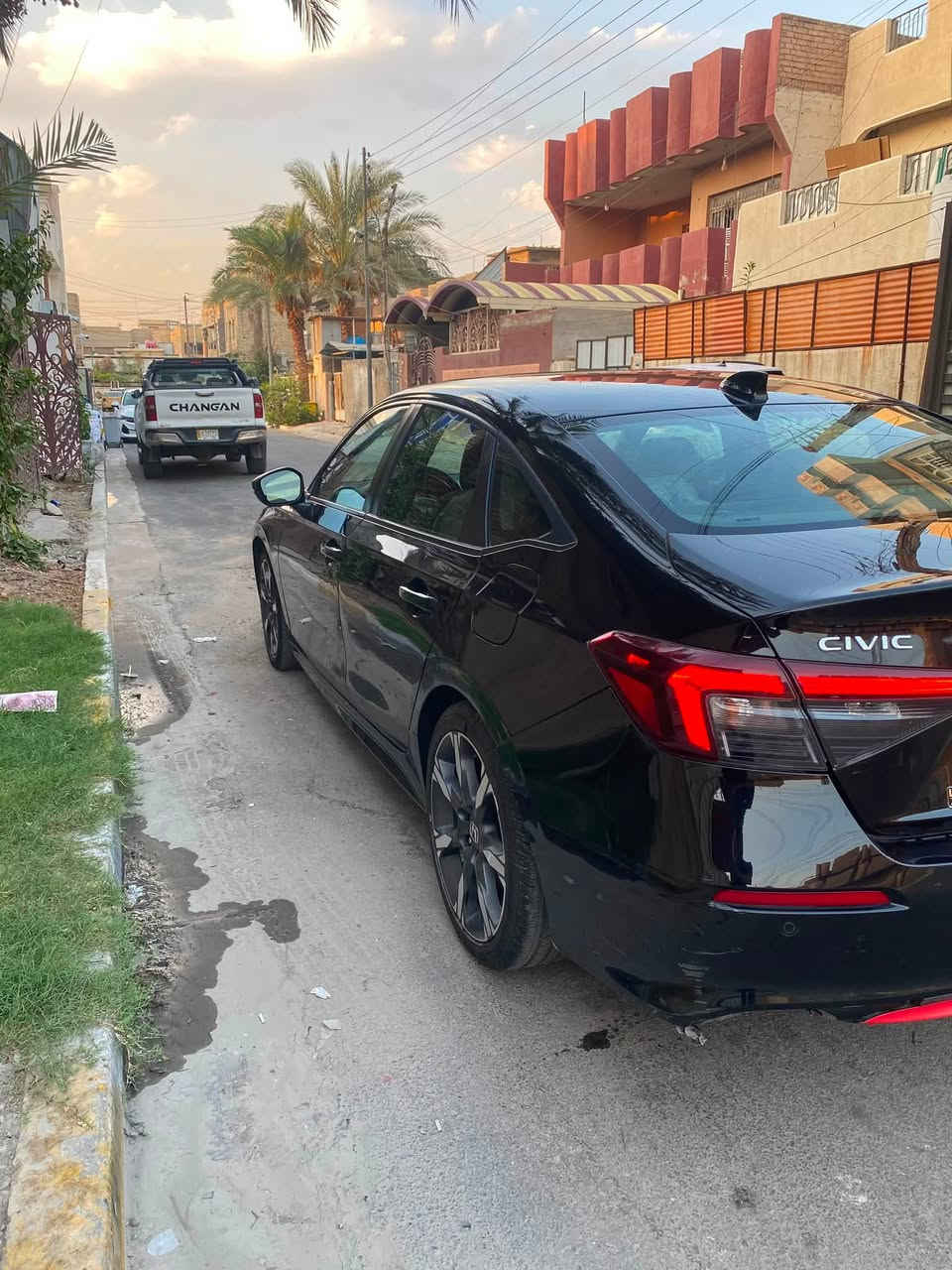 هوندا سيفك2025هايبرد سبورت تورنك اعلى فئه ماشي35الف كيلو حادث امامي سحب باللغد الايمن ومبدل باب خلف سائق السعر145وبيها مجال مكان بغداد الغزاليه ***********بيع او مراوس
