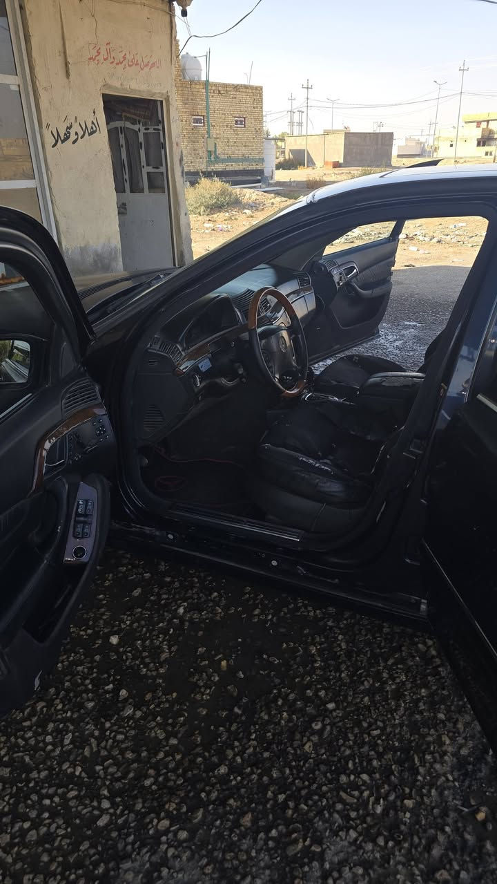 السلام عليكم
 S500 ;;2003رقم بصره 
انكليزي  معروفه مواصفاته ال500 رئاسي 
السيارة خير من الله بس عوزه كم شغله بل كماليات 
السعر ١٢٥ 
واذا اكو مراوس  مكان السيارة الديوانيه  ***********
