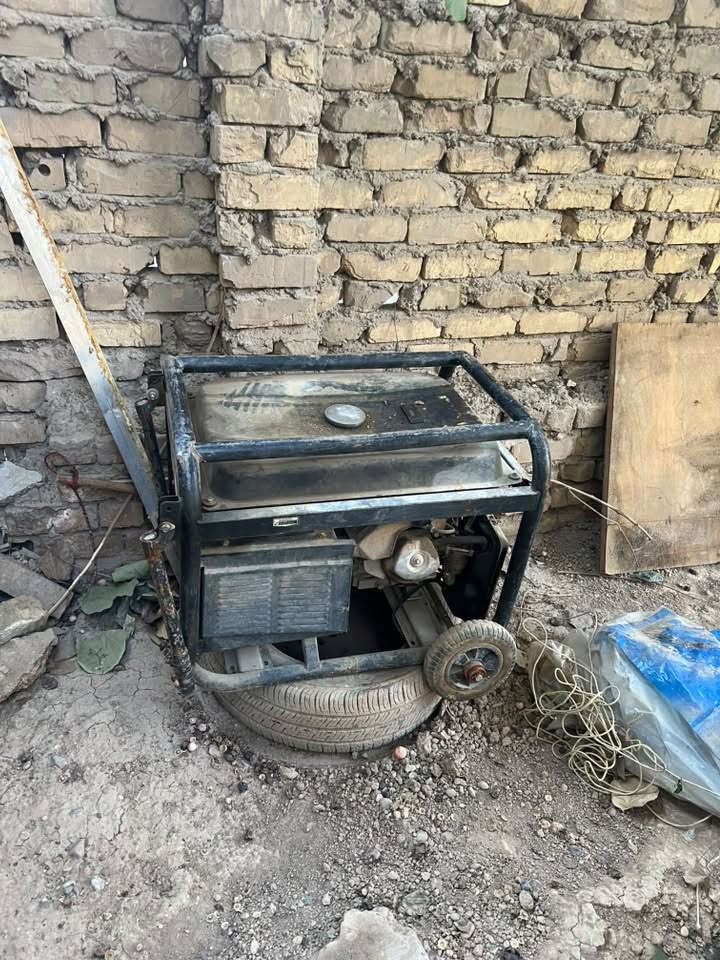 مولدة للبيع 5 كيفي بانزين شغالة سعر 300 وبيه مجال مكان جكوك قرب الشعلة اتصال ***********
