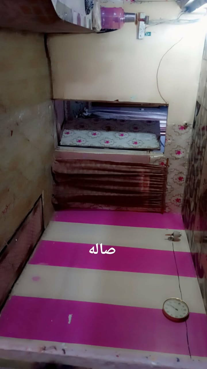 البيت 100 متر بي ستقبال جديد صب سقف مالته وبي غرفه وصاله ومطبخ داخل صاله ومكشوفه عل طول البيت وتخاريج بره وطارمه زغيره  عنوانه حي ميسان قرب سكله الكرعاوي قريب عله شارع وكافت الخدمات قريبه عليه كلش موقعه حلو خلف مكتب العلم للعقار بشارعين فقط وبعد كم شهر رح يطوقون حي ميسان ويكون اسعار البيوت نار 🔥سعر البيت 25 مليون معه المجال البصيط رقمي للتواصل وتساب وتصال ***********
