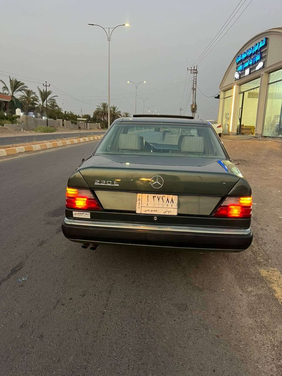 مرسيدس دب للبيع ...
موديل 91 
رقم ديالى مشروع وطني  وشرط التحويل
صدر خلفي جديد
صدر امامي جديد 
كير ومحرك مكفول 
تبريد ثلج
مصبوغه عام للجماليه 
بيه بارد شي كلش بسيط 
السعر 68 وبيهه مجال بسيط
 
ورجاءً  الموشراي ليكسر بحلال العالم 
***********
