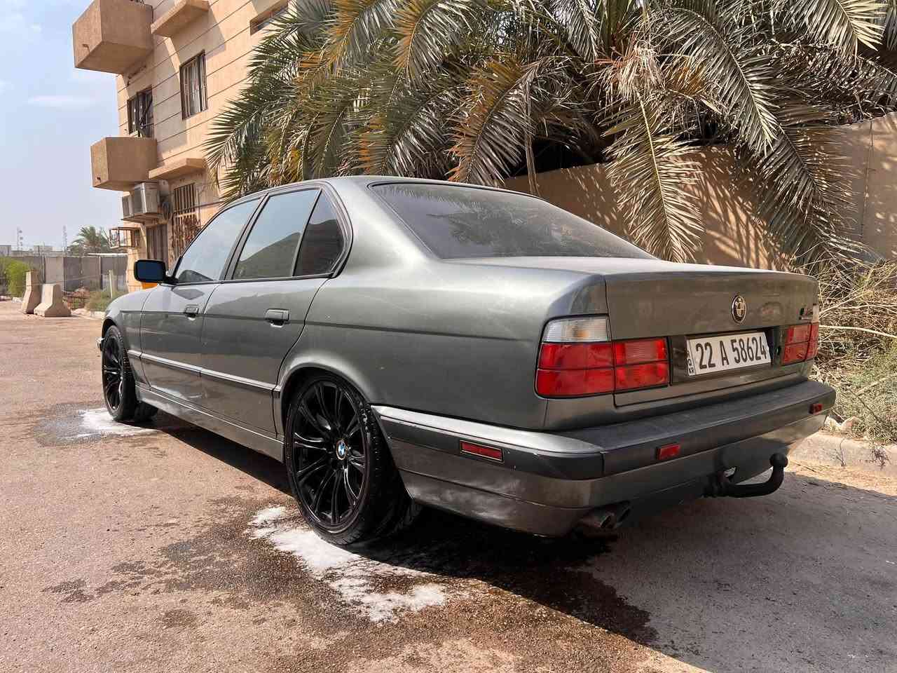 بي ام دبليو ٥٢٥ • موديل ٩٠ • رقم بصرة