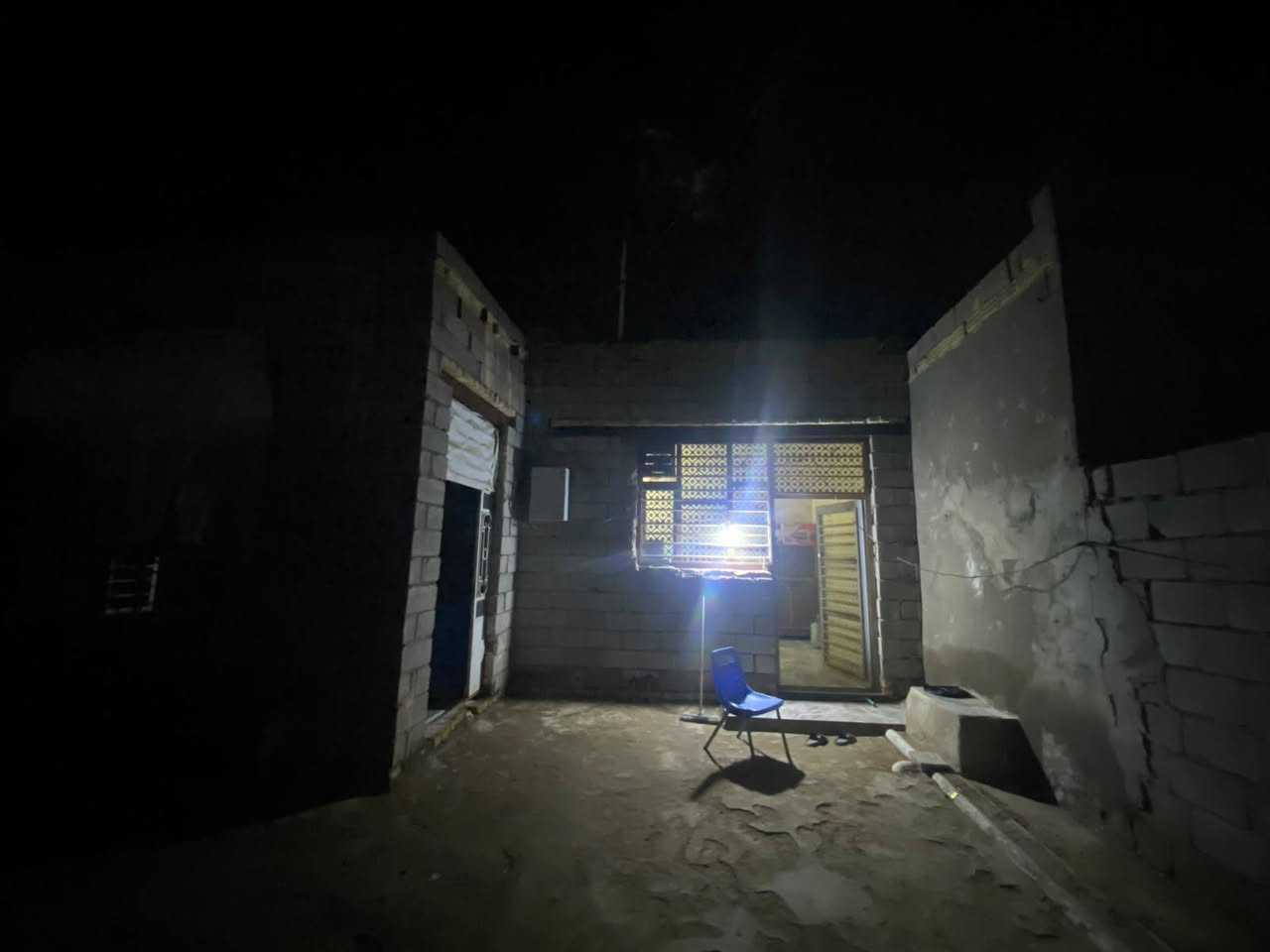 سلام عليكم دار سكن زراعي  للبيع  بمساحة ١٦٠متر 🏡
يتكون من غرفتين نوم مع صاله مع مطبخ (واستقبال قيد الإنشاء )
يقع في حي الكرار قرب ساحة الشعائر الحسينية 
البناء كما موضح في الصور
للاستفسار والتفاصيل
*********** 
***********
