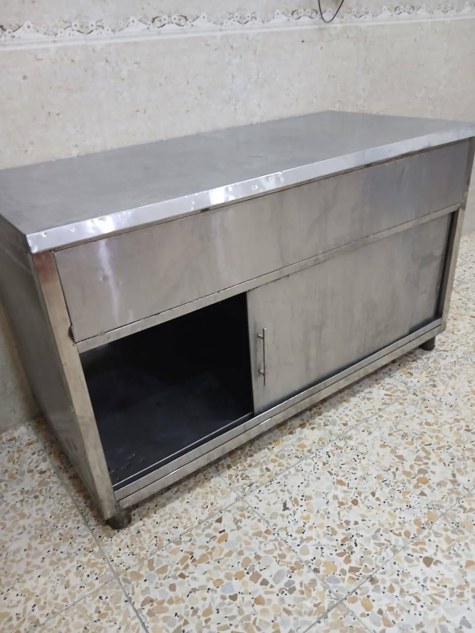 للبيع ميز ستيل قياس متر ونص× 70
مكاني بغداد چكوك ***********
