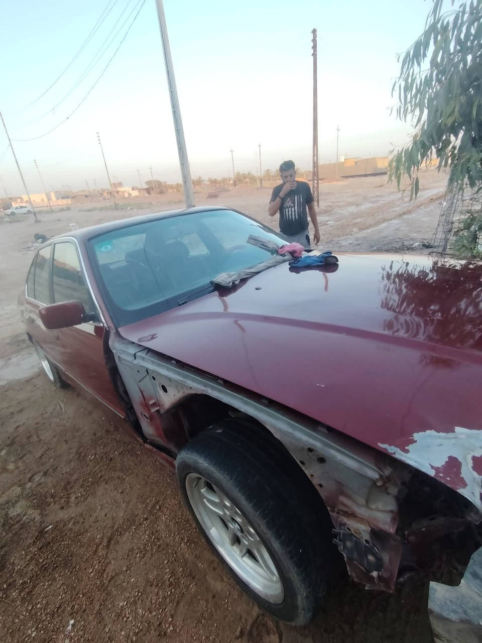 BMW للبيع الضرر واضح بالصوره كير ومحرك مكفول للأستفسار***********
