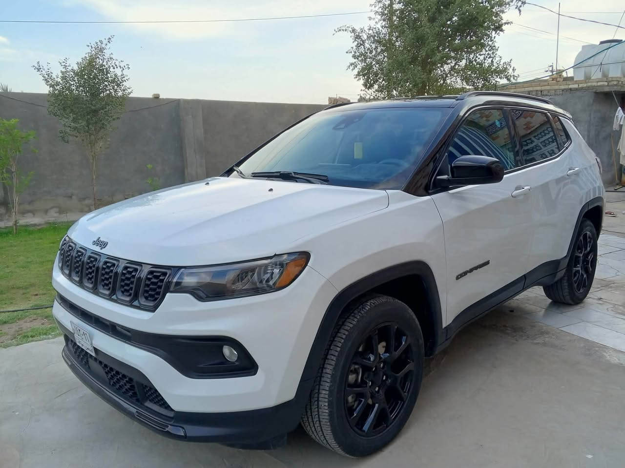 جيب كومباس 2024 JEEP COMPASS

سلام عليكم

الحلوة للبيع 

جيب كومباس 2024  

سيارة دخول جديد منفيس (فحص مؤقت) بسمي 

بدون رقم 

سيارة جديدة لوك ماشيه 14000 اخت زيرو  

سيارة فول مواصفات وجديدة وبالعافيه للي تكون من نصيبة 
المواصفات 
▪️ الفئة: Limited فل كامل

▪️ المحرك: 2.0 تيربو 4 سلندر بقوة عالية واقتصاد بالوقود

▪️ ناقل حركة أوتوماتيك 8 سرعات + دفع رباعي AWD

▪️ اللون: أبيض × أسود (تو كلر)

▪️ لايتات LED أمامية وخلفية + LED نهاري

▪️ داخلية جلد فاخرة مع تطريز مميز

▪️ مقاعد كهرباء مع تدفئة

▪️ شاشة وسطية كبيرة + Apple CarPlay + Android Auto

▪️ شاشة عدادات ديجتل كاملة

▪️ كاميرا خلفية 

 + نقاط عمياء

▪️ مثبت سرعة + تحكم ستيرن متعدد

▪️ دخول ذكي وتشغيل بصمة

▪️ مكيف أوتوماتيك دجتل مزدوج

▪️ نظام مانع انزلاق + ثبات إلكتروني + وسائد هوائية متعددة

▪️ ممشى قليل جداً وحالة وكالة 
والله العظيم سياره مال جناي والي ياخذه  يترحملي

حادثه بسيط جداً مرفق وياهه السونار

💰 السعر مناسب وقابل للتفاوض للجادين 

عنوان بابل 
للا تصال : ***********
       اسيا : ***********

