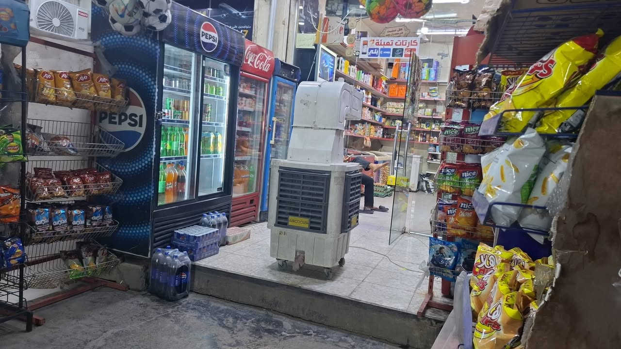 السلام عليكم اسواق للبيع مكان حي الجهاد شارع رئيسي سبب البيع عدي عمليه ومستعجل هاتف ***********
