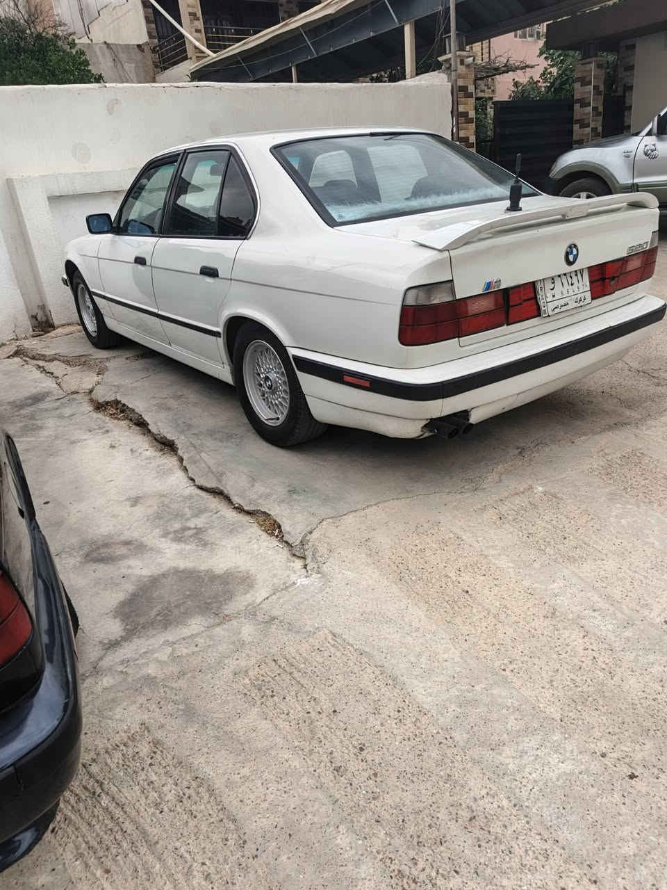 سلام عليكم بي إم 520 للبيع أو مراوس موديل 1991 بطاقه بنزين موجود 520 أصل فصل كير عادي  محرك كبس  ضربه بس جاملخ وره ما وصل للدخل سياره حلوه كاعده بس داخله يرادله شويه ترتيب  مكاني كركوك *********** سعر 45 بي مجال للطيبين
