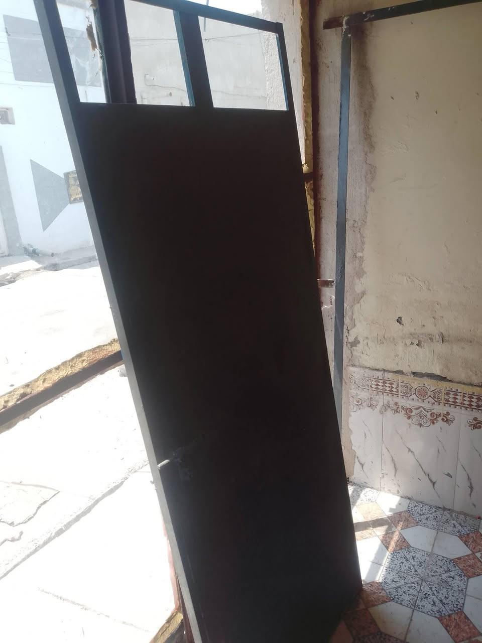 للبيع
شيلمانه مترتين ونص ب ٢٠
الميز الحديد طوله ٣ امتار ب ٢٠٠
 الباب ٣٥
الرفوف ٧٥
***********
