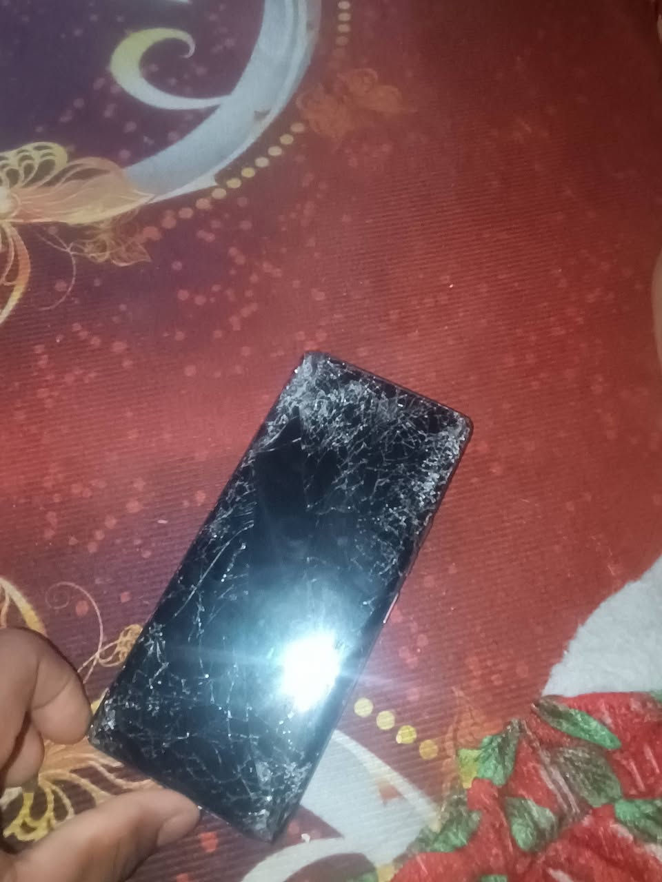 سلام عليكم  عندي تكنو كمون 40 برو 5G الجهاز حاليا مطفي عوزه فريم وشاشه ثينهن ب85  ابيع ب150  وبي مجال  خاص موجود
