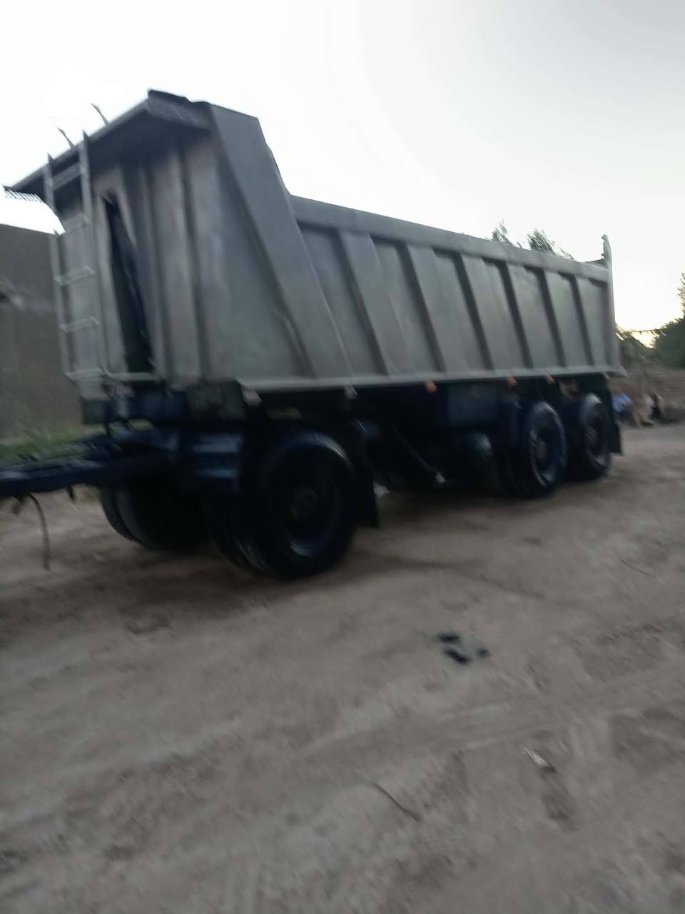سلام عليكم عندي مقطوره للبيع شاصي 16 سرابس مقطوره شغاله مكاني حله جفل سعر 90بيه مجال ***********
