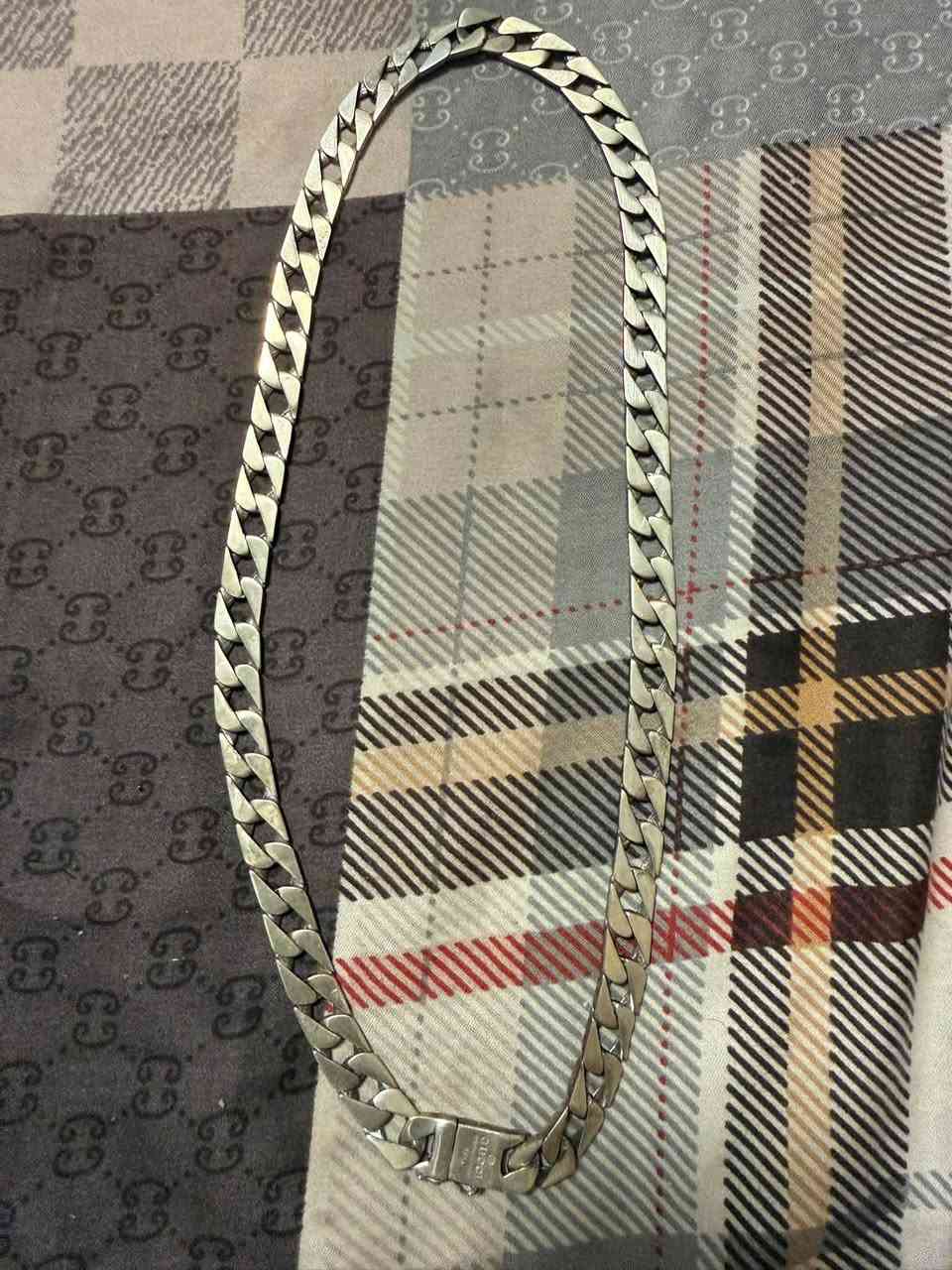 🔥 للبيع – سلسلة GUCCI أصلية 🇮🇹
💎 GUCCI Original – 925 Sterling Silver
🇮🇹 Made in Italy
⚖️ الوزن: 106.37 غرام
🔖 مختومة من الشركة: GUCCI – 925 – Made in Italy
⛓️ سلسلة عريضة وثقيلة، تصميم فاخر ونادر ومناسبة للرجال.

📍 بغداد
💰 السعر: [سعر الغرام 3500 ]

📩 التواصل خاص.
او 
على الواتساب 
*********** 

Gucci 925 Italian Sterling Silver –106.37 g
