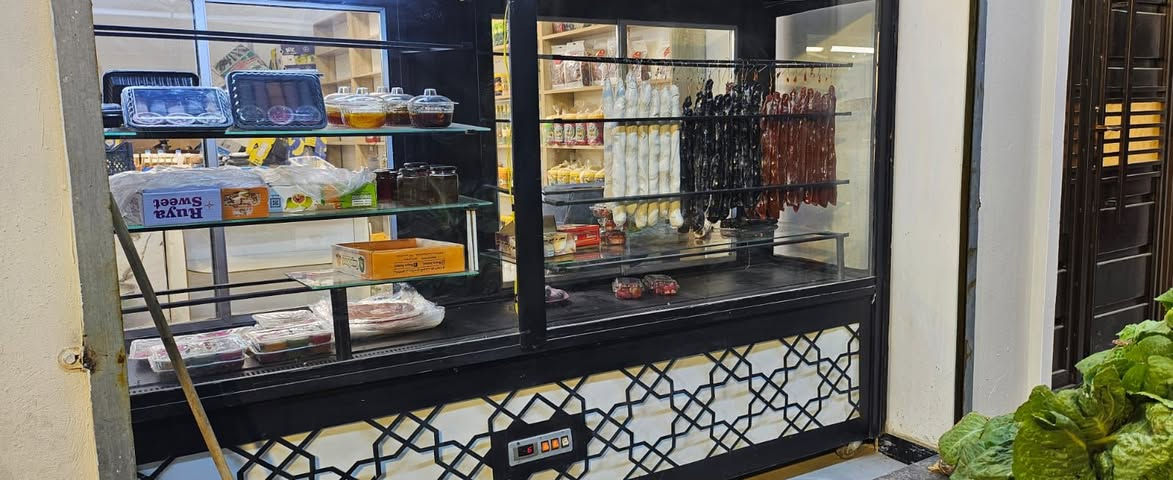 براد كيك نضيف دبل ماطور
العرض 3متى والطول 2متر
ب600
بغداد القاهرة ***********
