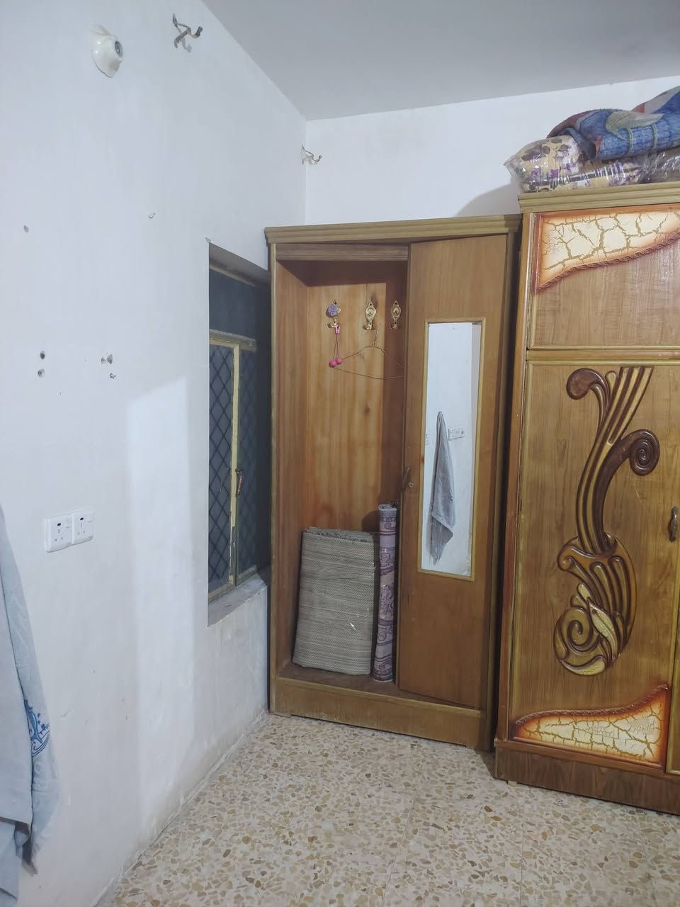 السلام عليكم عندي غرفه النوم للبيع سعرهه 500الف وبيهه مجال***********
