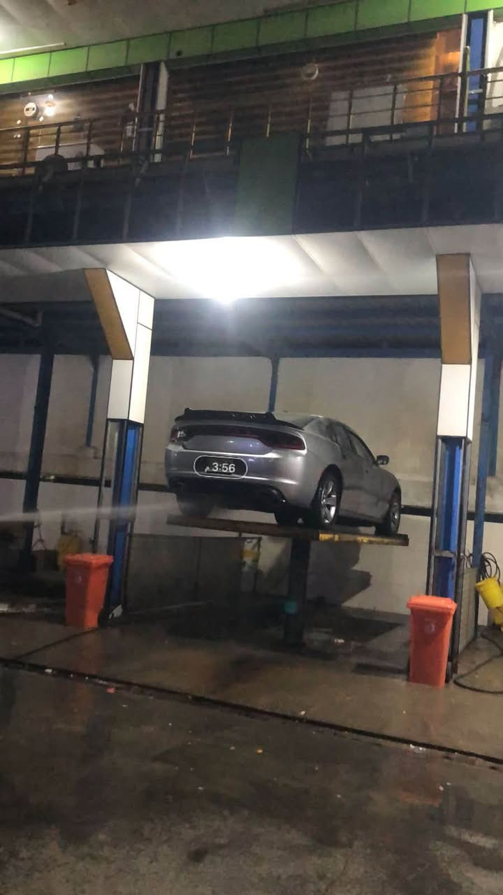 ‏Dodge charger SXT
جارجر موديل 15 معلاية 16
محرك 6 سلندر 3.6
وارد امريكي حادثها دعامية مبدلة وبلبصره صار بيها بنيد 
لون رصاصي
مكان السياره البصرة رقمها بصرة
سنويتها لل2030 باسمي تحويل ثاني يوم 
العداد  100 الف كيلو 
كشنات مخمل كشن السايق كهربائي
شاشه كبيرة 
قطعتين تبريد
بصمة ابواب وجنطة
تشغيل عن بعد
حساسات خلفيه 
كامره خلفيه
دخول ذكي
ويل 18 بلادي
سيارة استعمال شخصي جداً قليل ما شامه غير المحسن 
سياره خدمية

🛑 للأستفسار الاتصال على الرقم ***********
