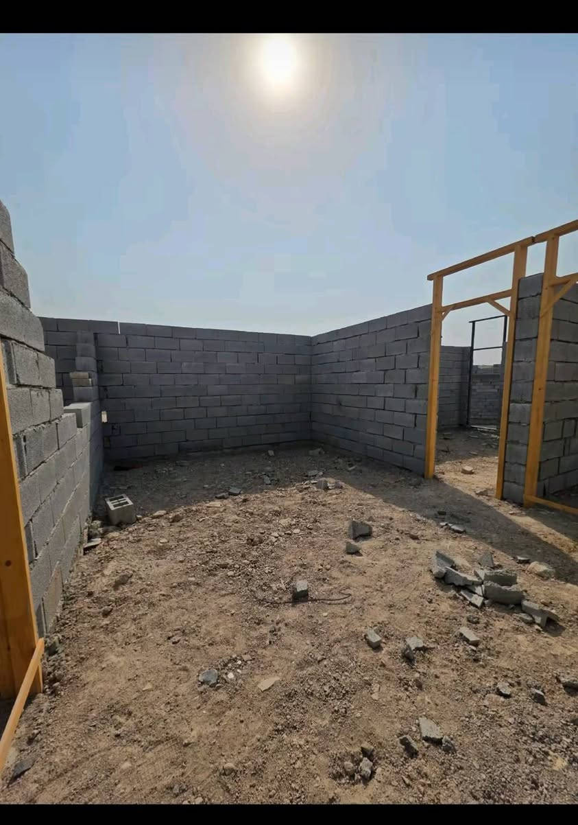 يتوفر لدينا دار هيكل للبيع

مساحه 200متر 

العنوان البصرة منطقة أم النعاج مقابيل حي بغداد 

جنس العقار طابو مالك صرف زراعي باسم عراقي سند 25 وكالة ونصخ من الطابو ومكاتبة من المالك مباشره 

يحتوي البيت على غرفتين٢ منام كبار 
وديوانية 
وصالة 
ومطبخ 
وصحيات داخلي وخارجي 
وكراج سيارة 

شارع 10متر 
منطقة هدوء وقريبة علة مركز المدينة 
بناء بلوك تاجريان 

جميع الخدمات متوفرة ماء كهرباء مدارس نت كلشي قريب على السعر((60مليون وبي مجال))
اللاستفسار الاتصال على الهاتف ☎️ 📞 
***********

نص مكتوب في الصور:
- مراسلة DDr...
