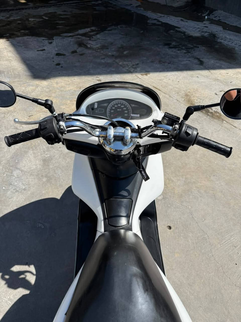 بي سي اكس جيل اول jf ياباني
محرك150cc مكفولة كفر ومحرك مامفتوح 
ماشية( 38) ألف حقيقي 
كهربائيات كله شغالة حساس ستان وزدحام شغالات 
بس عداد السرعه يخربط 
واتساب***********
