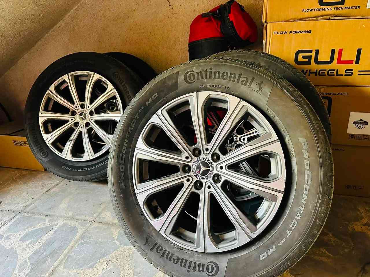 السلام عليكم
تخم ويل بلادي شركة glc قياس 18 مع اطارات اصلية كونتنتال 2025 
بغداد مجمع مشن تقاطع زيوت معرض الصفار يتوفر توصيل للاستفسار واتس اب ***********
