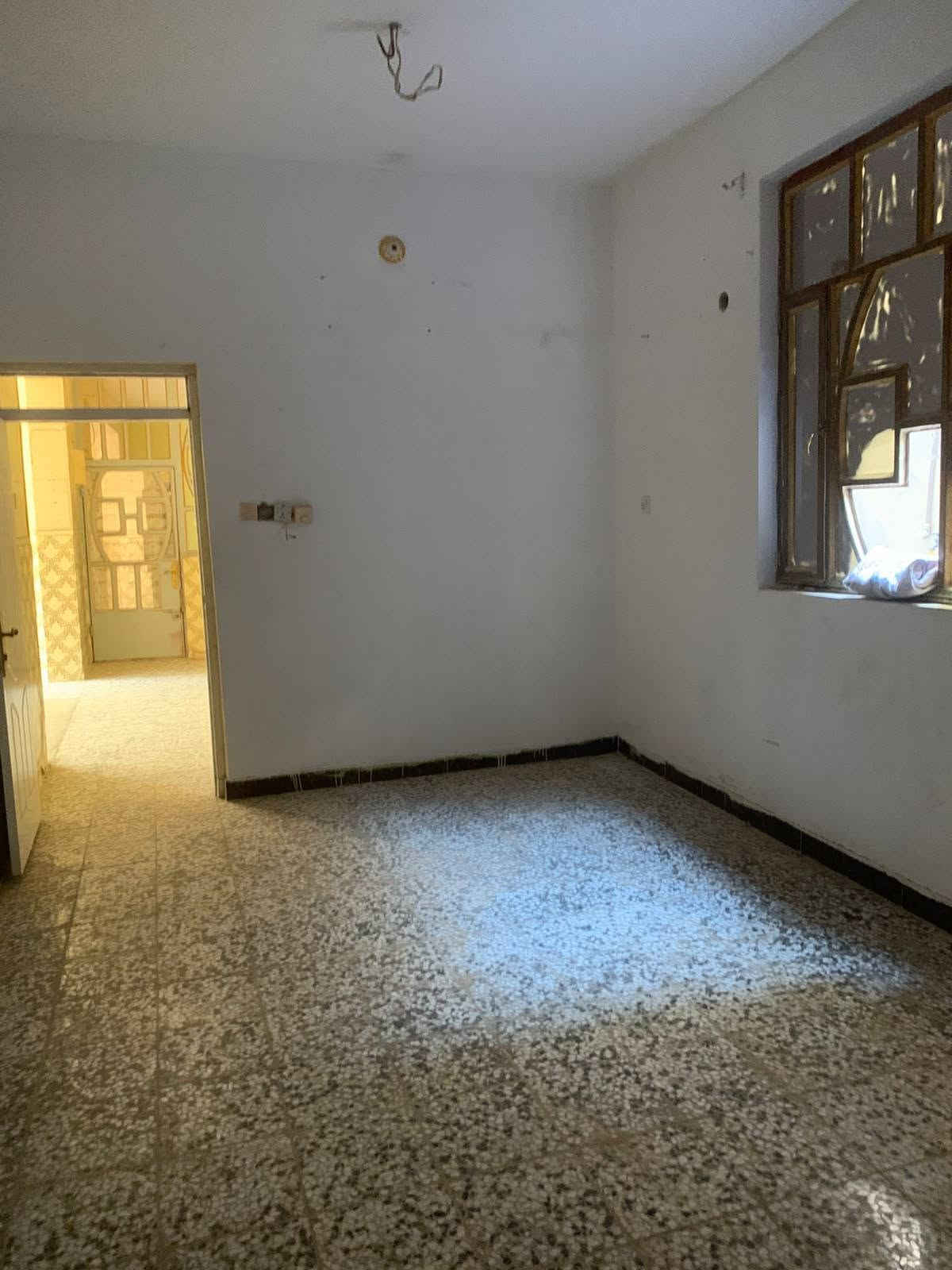 يا الله سلام عليكم بيت البيع مساحة ٢٠٠ وجه ٢٠ ونزال ١٠ طابوق كونكريت بحي لامامين كربلاء سند ٢٥ قرار محكمه سعر خاص رقمي وبي واتساب ***********
