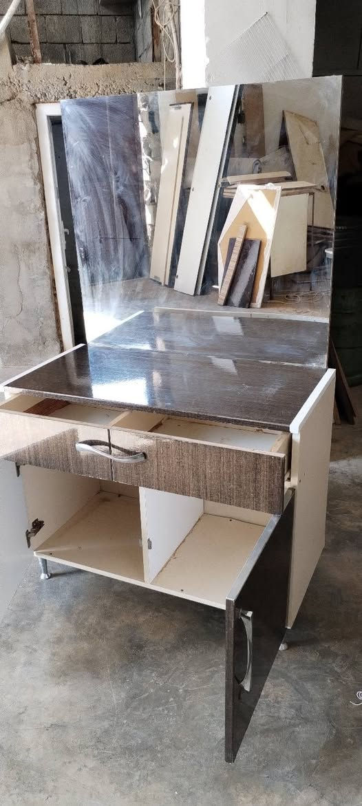 مێزتوالێت دەستکردە و پاکە و خاوێنە بەنرخی 2مریشکە😊 هەرزانە .حاجیاوا. ***********

