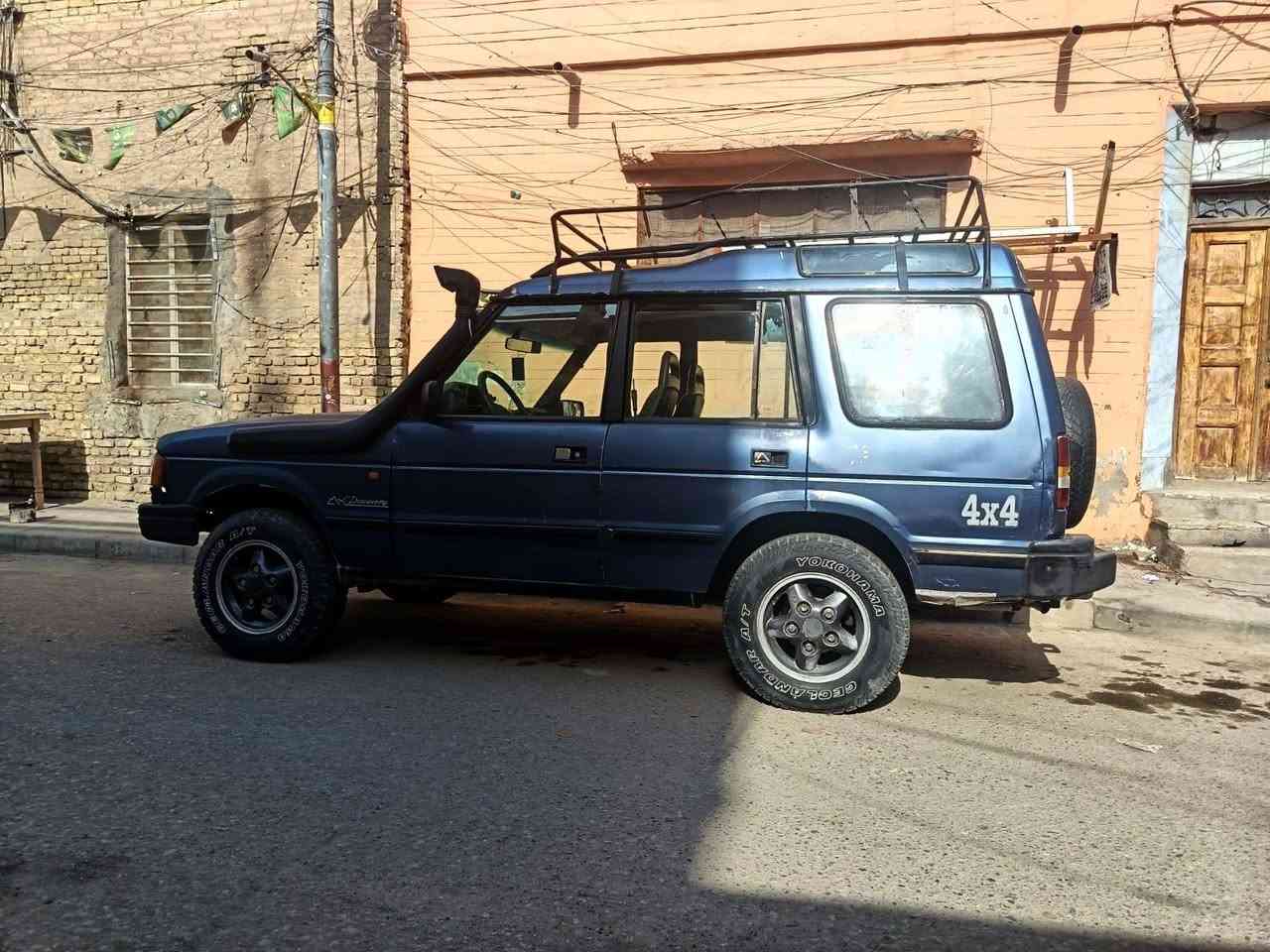 دسكفري مديل 92 للبيع مكينه وكير قوايش لوكير جديد داخل كشنات جدد يرادله ترتيب السياره سعره 28 وبيه مجال بسيط *********** مكان السياره العماره
