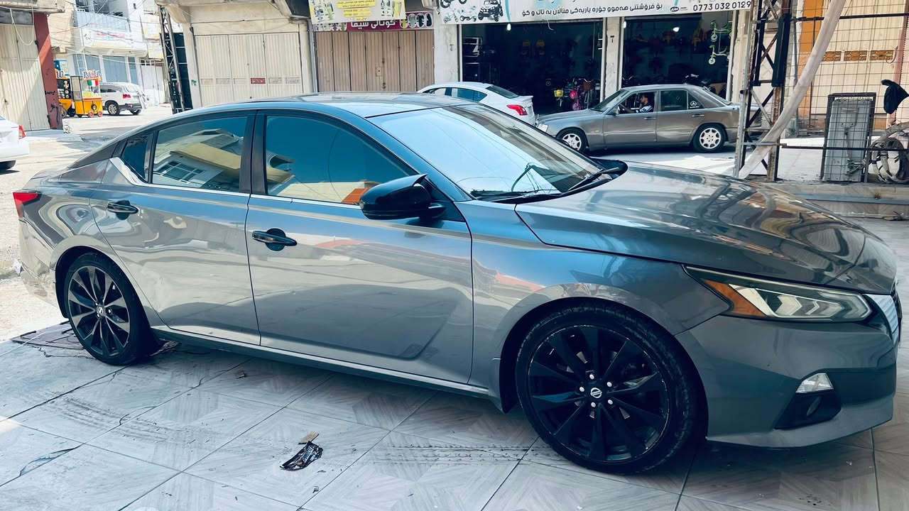 Altima 21 SV plass
فقط بوند صبخ بدون دواخل بدون شاصي
رقم شاصي موجود 
حادص خفيف
72 mail ماشي
كير محرك بشرط بدون 
سياره بدون نقص 
كلشي جديد 
عنوان كلار 
***********
