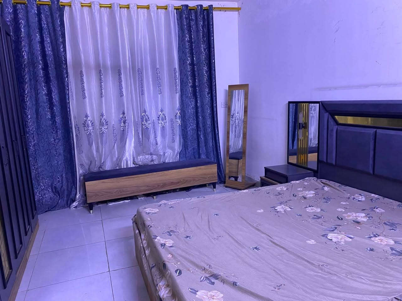 غرفه نوم تركي ١٠ قطع  اصلي فول نضافه اي ضرر مابيه استعمال اقل الشهر السعر بمليون و٢٠٠ بيه مجال بسيط العنوان بغداد حي الجهاد الشراي يتصل ***********
