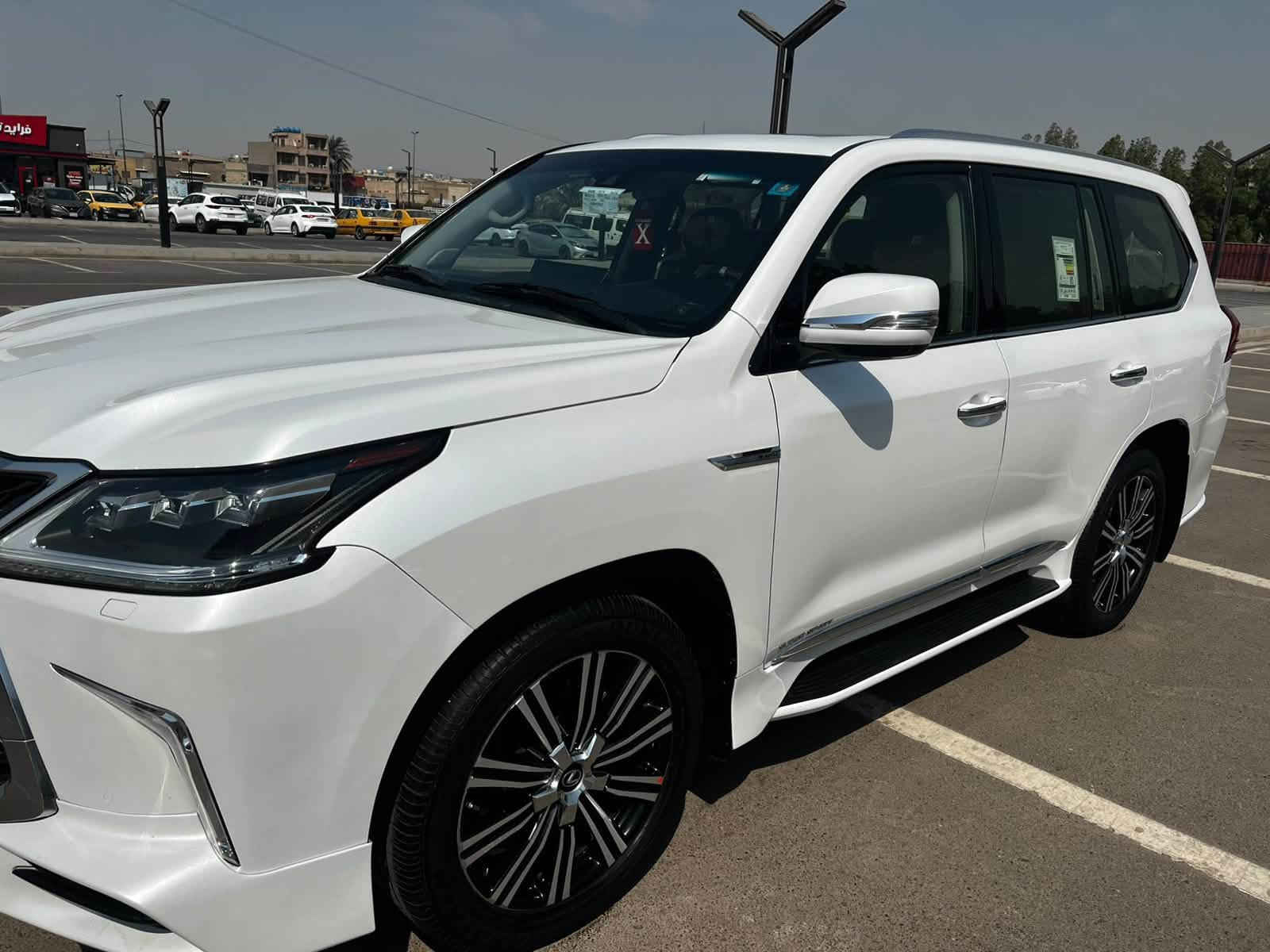 للبيع لگزز 2019 
إبريم السعر 53000$ الف دولار صبغ 3 قطع 
مواصفاتها معروفه عداد 111 الف كم بأسمي رقم بغداد الاتصال ع الرقم الموجود 
***********

