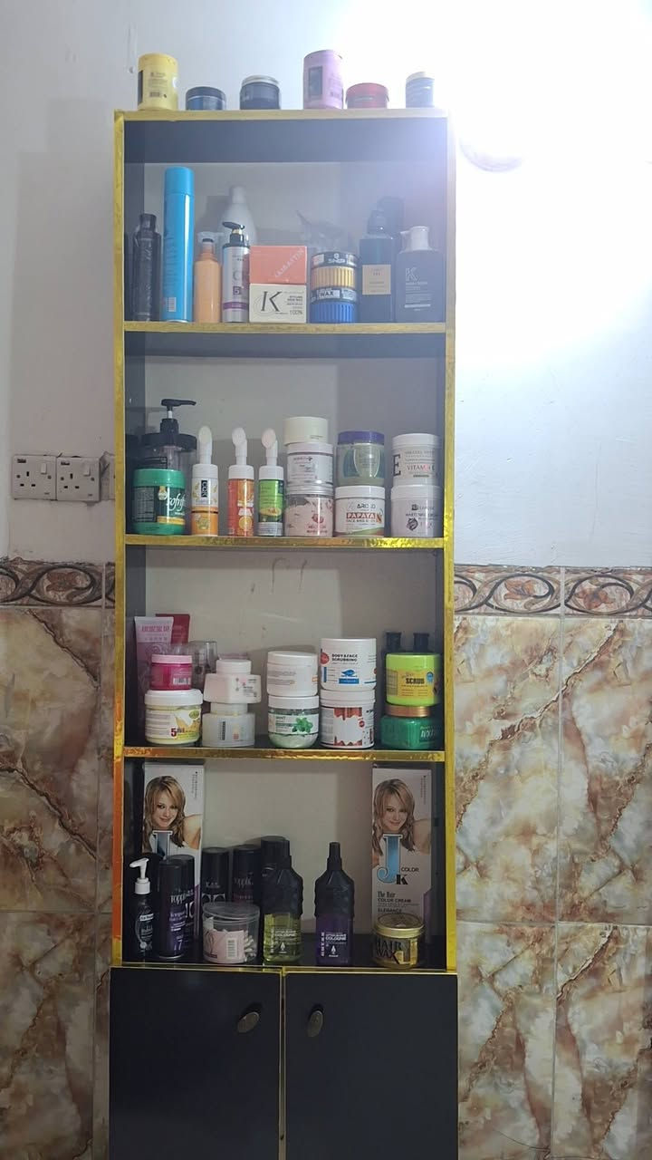 السلام عليكم ميز جديد بل جيس للبيع امراوس عادي فاترينه نضيفه مكاني جكوك رقم ***********
