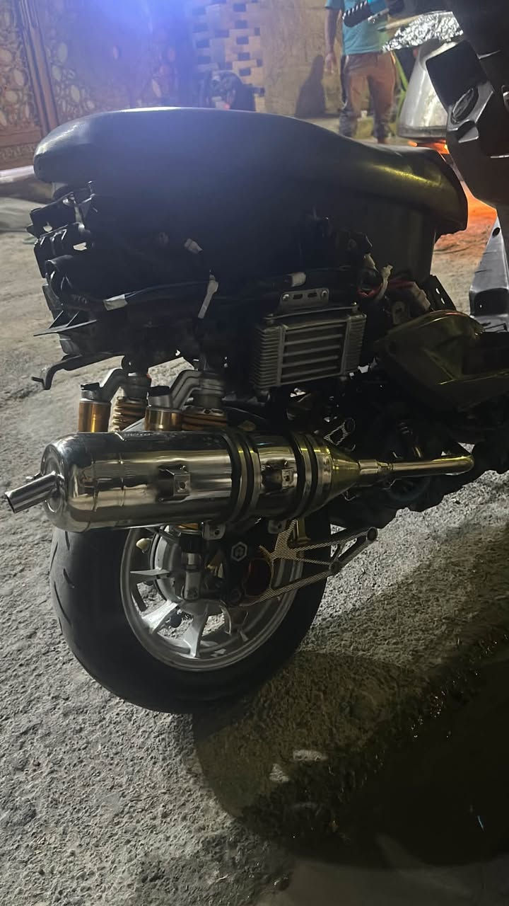 صالنصه moto_r للبيع
مكاني البياع 
***********
نقص واقيه نضيفه قطرة لحيم مابيه
