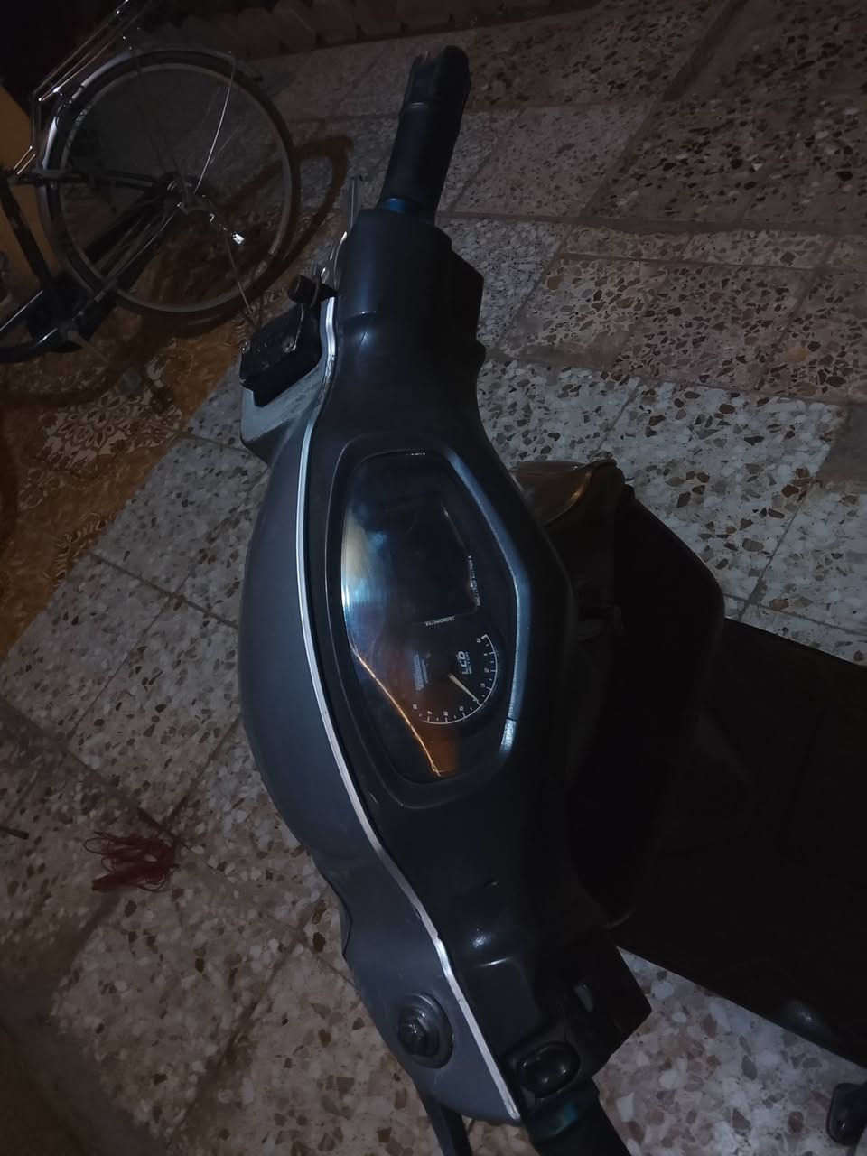 ادرس ياباني قديم نوزل
شغاله سلف هندى فقط عوزها باتري فقط 
كهربائيات كلها شغاله السعر 350 مكان كوت العزه
رقم ***********
