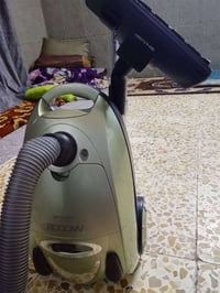 مكنسه كهربائيه للبيع شغاله نظافه في الكرخ 95%٠٧٧٣٠٨٨٤٩٩٣