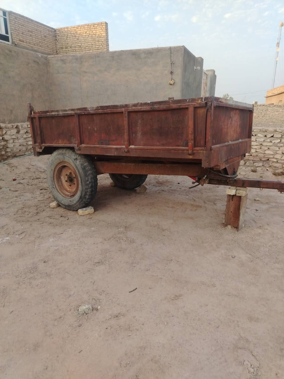 عنتر ٧١ مديل ٩٠ محرك وكير وكسن شرط جهاز رفع شرط ارقام وسنويه بدون تحويل تايرات فوك النص مع عربانه جاهزه ونج رفع جديد السعر اتصل ***********مكان السماوه
