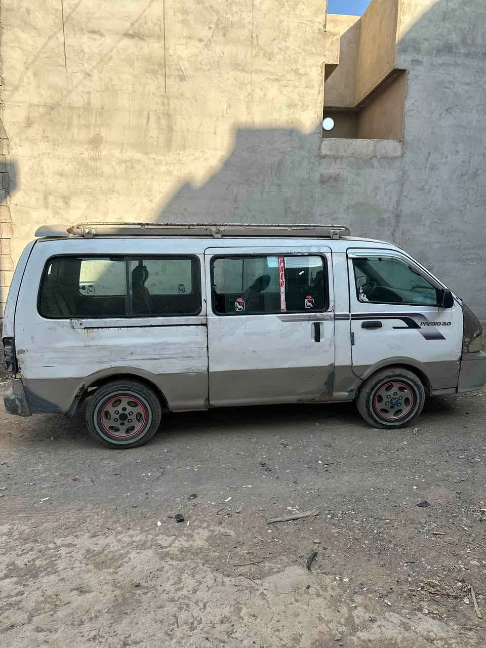 سلام عليكم. بريجو للبيع موديل 2000كير محرك مكفول. شواصي الخلفيه معمرات. ارقام جديد عل لاستلام. سعر 50 خوان لحد يراسلني مكلف بل نشر.  موصل قوسيات رقم صاحبها. ‭

‭***********‬
