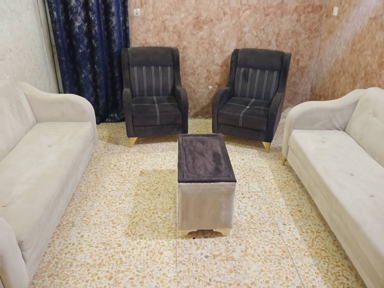 تخم 8مقاعد موديل تركي تسكام وقوي ثكيل تكمه جديد كلش اي ضررمابي نضيف جد شرط النظافه والقوه سعره 240يوجد توصيل داخل كربلاء ***********
