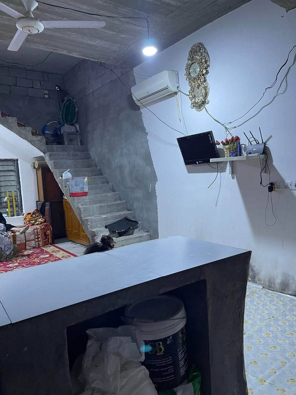 دارين للبيع عدد 2 بناء جديد صارله سنتين  المساحة الكلية 625 متر
في باب الهوى المنطقه الرابعه 
مساحة البيت الاول 153 متر 
يحتوي على ثلاث غرف ومطبخ وهول وصحيات خارج وداخل البيت 
مساحة البيت الثاني 200متر 
يحتوي على  3 غرف ومطبخ ودوانيه وهول وصالة وصحيات مع قطعه فارغة مساحه 112 متر الارض طابو صرف زراعي بسم عراقي 
وكالة ومكاتبة ونسخة من الطابو بسم عراقي وساكن بنفس المنطقة البيت قريب على الشارع وخدمات ماء وكهرباء وشارع
السعر 150 مليون قابل للتفاوض 
للاستفسار اكثر اتصل على الرقم ***********
