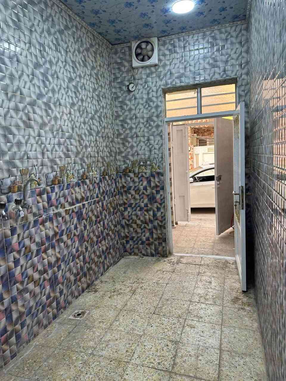 اكرم للعقار   ***********
==================================
                               طابقين 

        دار للبيع المساحة 50 متر  طابو صرف 

     حي ميسان الشريط قطاع 79 شارع 10 متر
                 
==================================
                           
       الطابق الاول \  صالة ومطبخ وأستقبال

              وصحيات ومكشوفة وطارمة 

          الطابق الثاني/ غرفة وصالة وصطح   

      بناء طابوق صب كونكريت والثاني شيلمان      

            البيت نضيف فارغ غير مسكون            
           
               السعر  72 مليون وبي مجال 
 

 للاستفسار الاتصال بالرقم  *********** وات سآب 

     او مراجعة المكتب/ عنوان المكتب النجف الكوفة 
  
        حي ميسان شارع الكيات مقابل اسواق حليم
