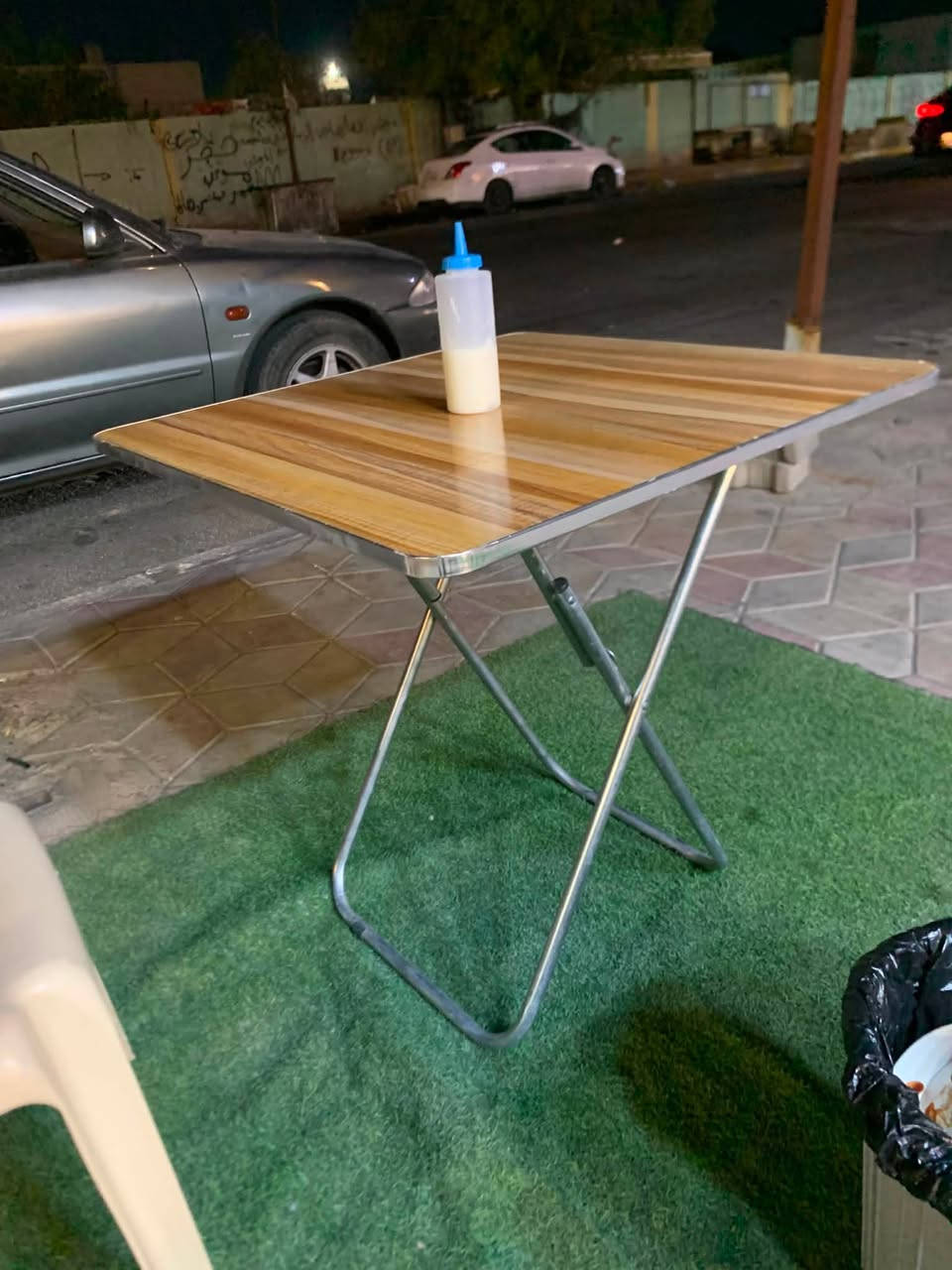 ميز عدد ٢ كلش جدد ونظيفات
مع ٤ كراسي ايضاً جدد المكان بغداد 
***********

