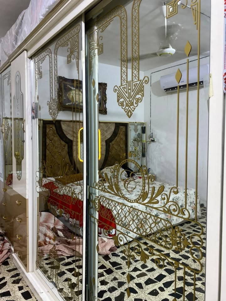 غرفه تركيه اصلي ثقيل استعمال قليل مكفوله سعر مليون او ٢٥٠ او بيها مجال
***********

