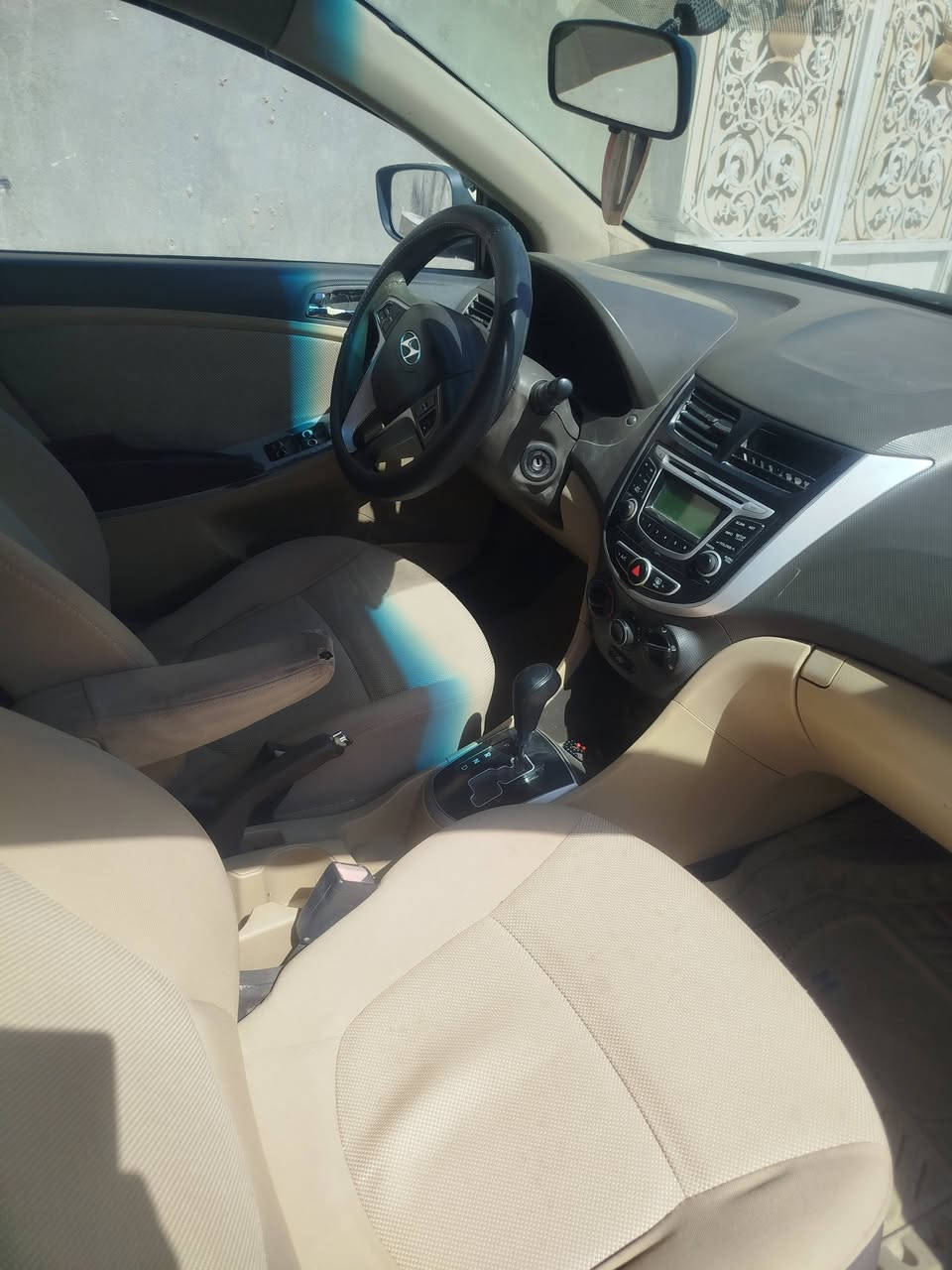 اكسنت موديل ١٢ بابل فتحة وتحكمات كير مكينه جيده خيط بخار بدون تنقيص بيها صبغ قطعتين بدون دواخل الجاملغ الخلف والباب للاستفسار الاتصال *********** سعر ٨٠ بيها مجال
